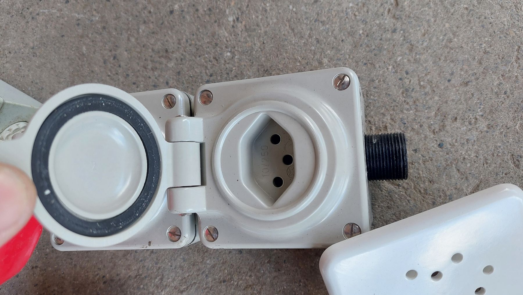 Stecker: Verschiedene Schalter und Steckdose – Gebraucht aus Niederuzwil von Dakitiki 4