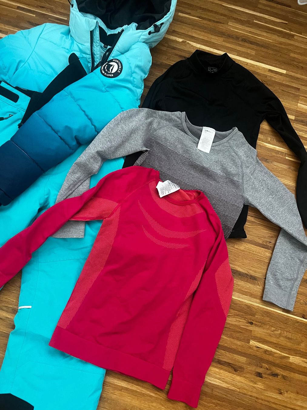 Anzüge: Skidress 140 – Gebraucht aus Stans von Fee81 4