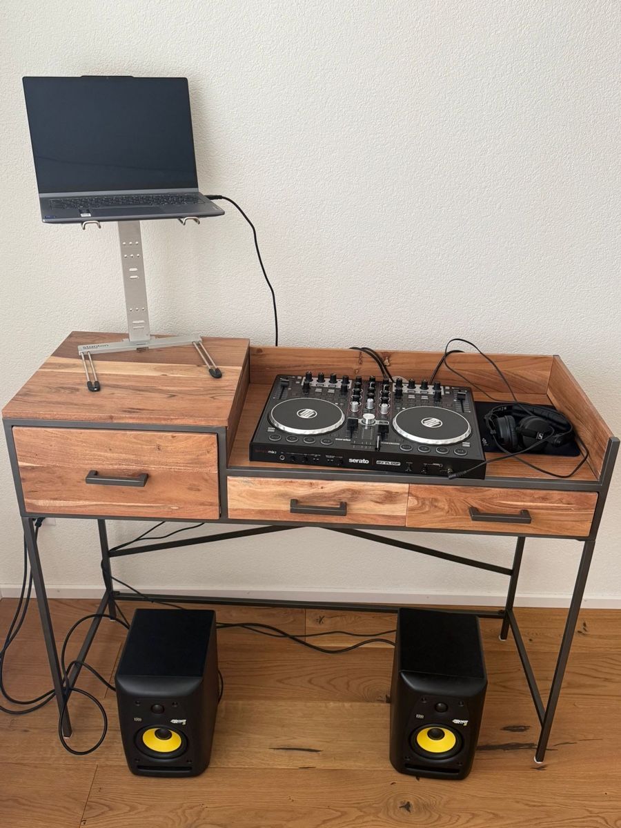 Console di mixaggio: DJ-Set mit Traktor Kontrol S2 und Lautsprecher – Usato da Oberbipp venduto da joni35