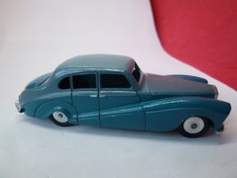 Rolls Royce - sehr alt - sehr speziell - von Quiralu