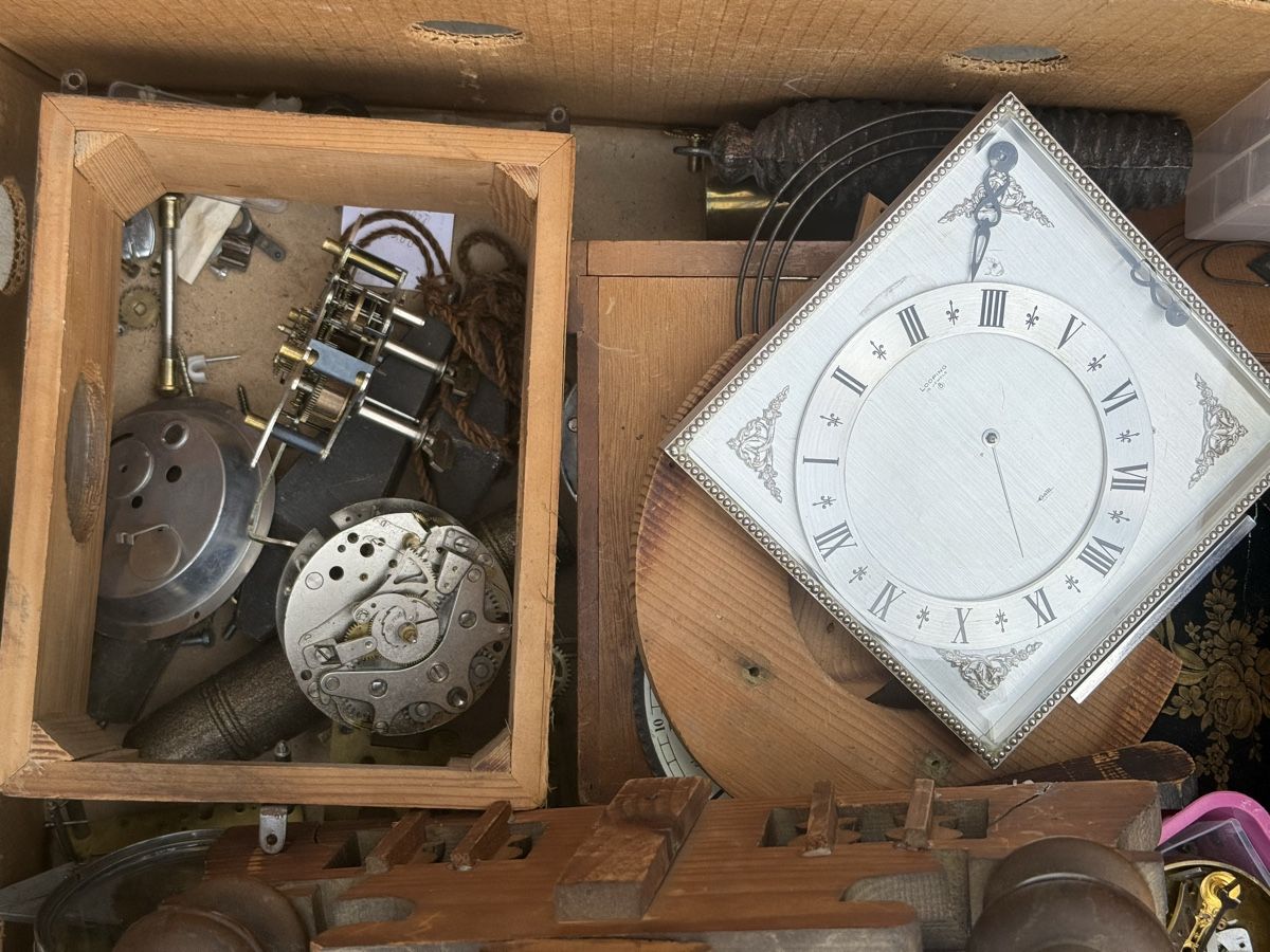 Stand- & Wanduhren: Lot d’anciennes horloges  – Defekt aus Sierre von OCNL 8