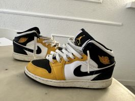 Air Jordan 1 Mid, Grösse 35.5, Gelb/Schwarz