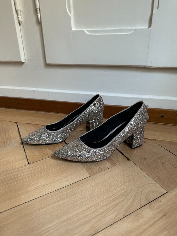 BERSHKA Glitzer Pumps silbern 38 (Gebraucht) in Zürich für CHF