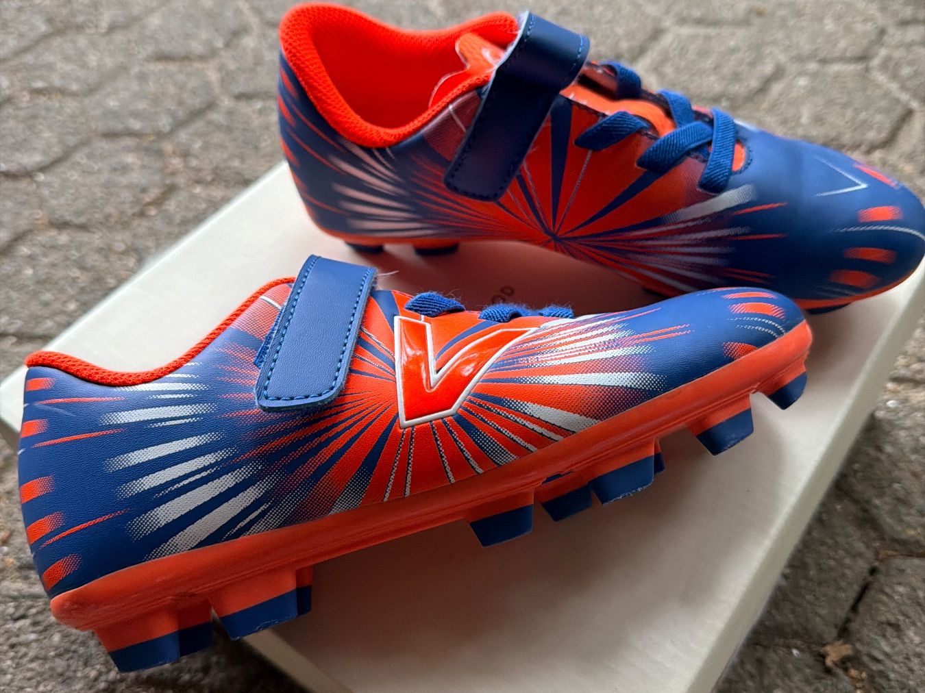 Victory Schuhe für Jungen: Fussballschuhe Gr. 33 – Gebraucht aus Muttenz von ClaudB02