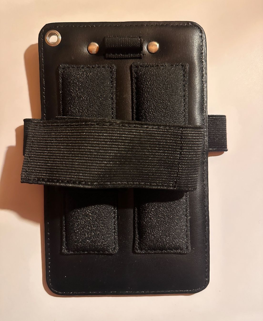 Blocchi: Knie / Klemmbrett Pilot Leder schwarz mit Gummiband – Usato da Einsiedeln venduto da Vtec1987 1