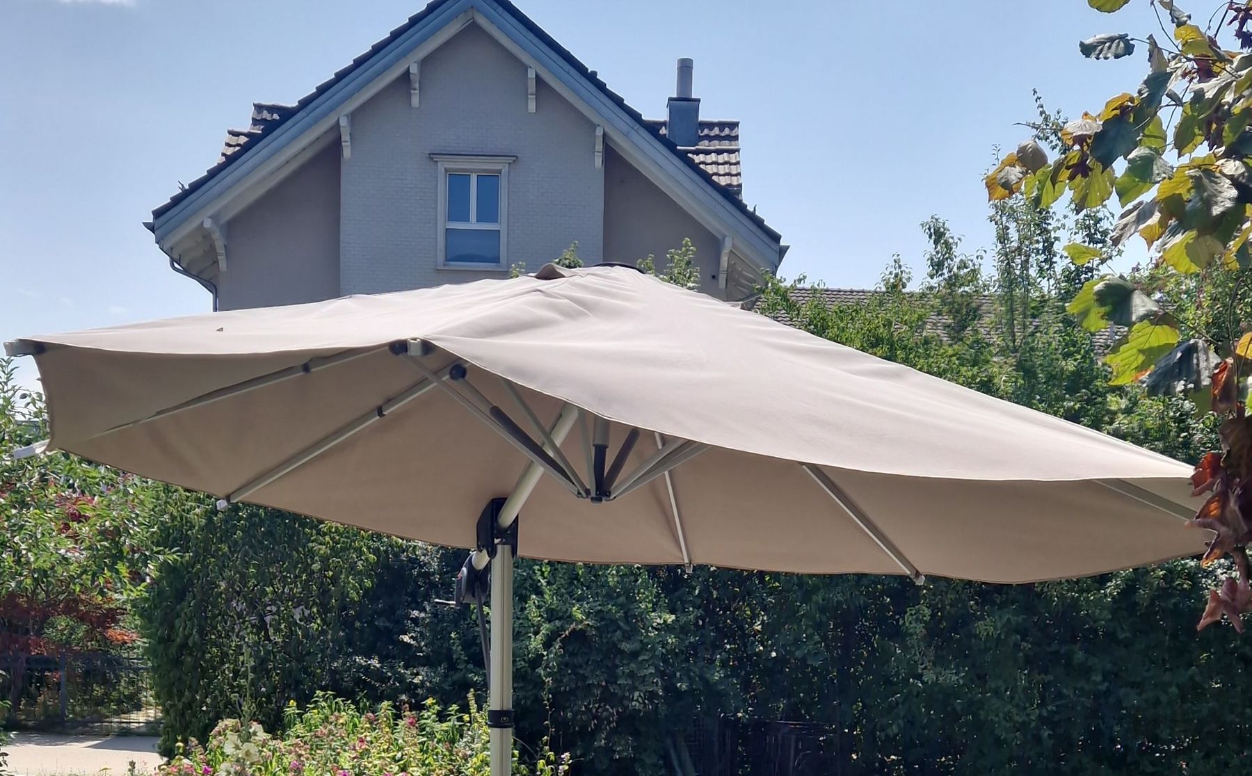 Sonnenschirme: Doppler Sonnenschirm Anthrazit/Beige – Gebraucht aus Winterthur von Pepe83