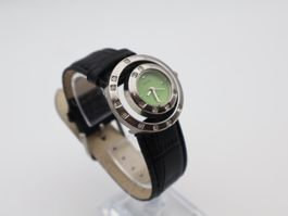 Damen Uhr neuwertig  (läuft mit Garantie)