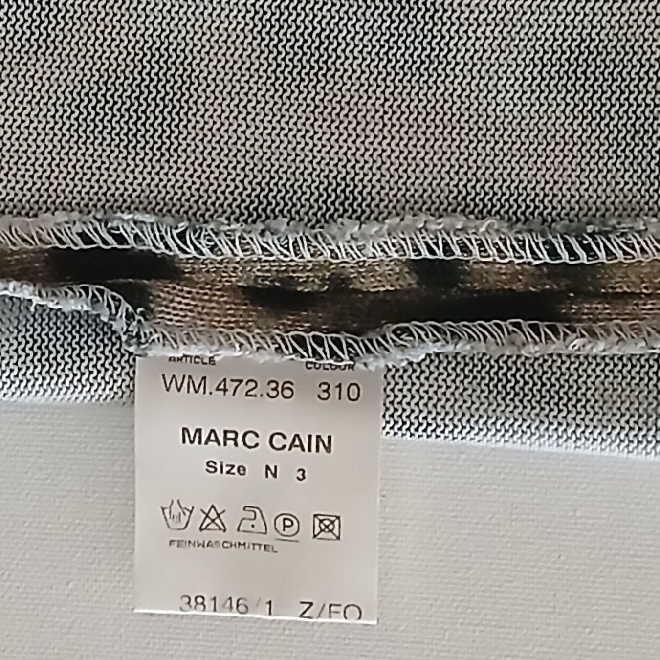 Marc Cain Top: Top  Marc Cain Strick Leo-Muster schwarz-braun Bund hellblau – Usato da Lütisburg venduto da evakr 3