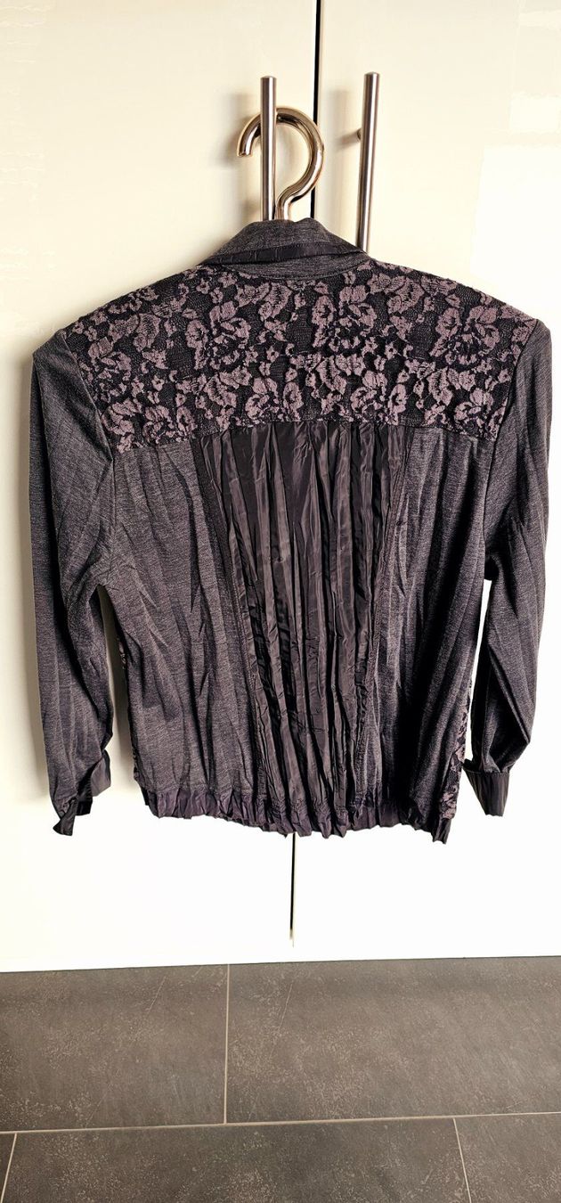 Bonita Giacche: Jacke / Bluse elegant Bonita – Nuovo (secondo la descrizione) da Rüti / ZH venduto da Diver40 1