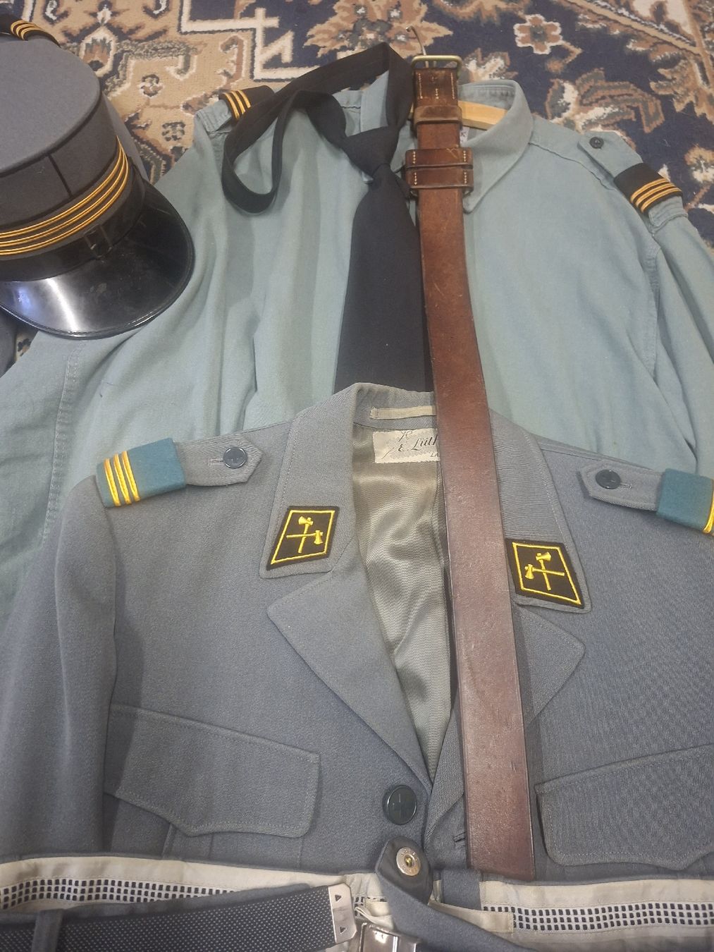 Schweizer Armee Uniformi: Hauptmann Uniform – Usato da Boswil venduto da Polydealer 3