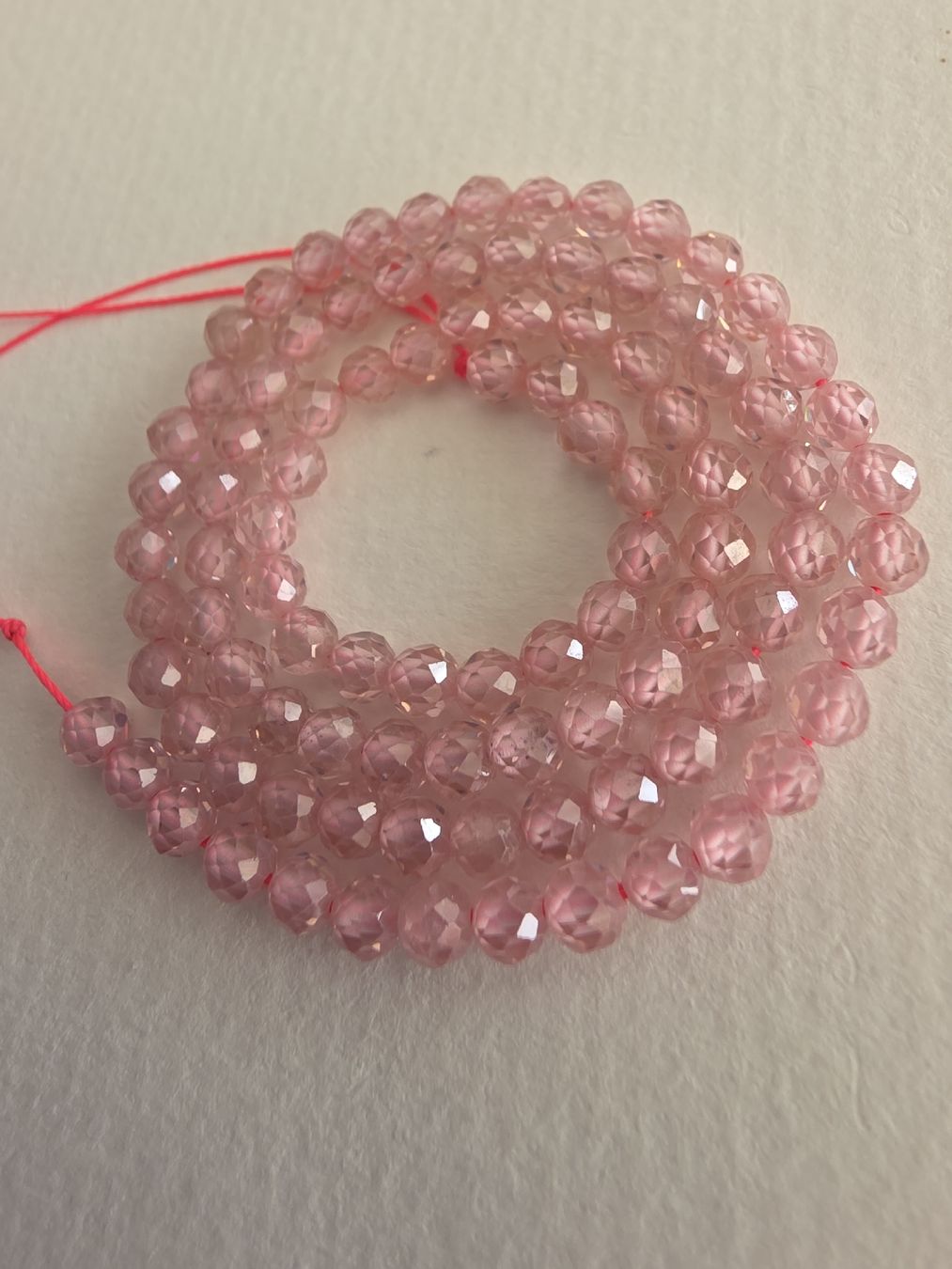 Minerali & Pietre curative: Zirkon Rosa facettiert 4mm. Strang – Nuovo e nell'imballaggio originale da Menziken venduto da Mirager 2
