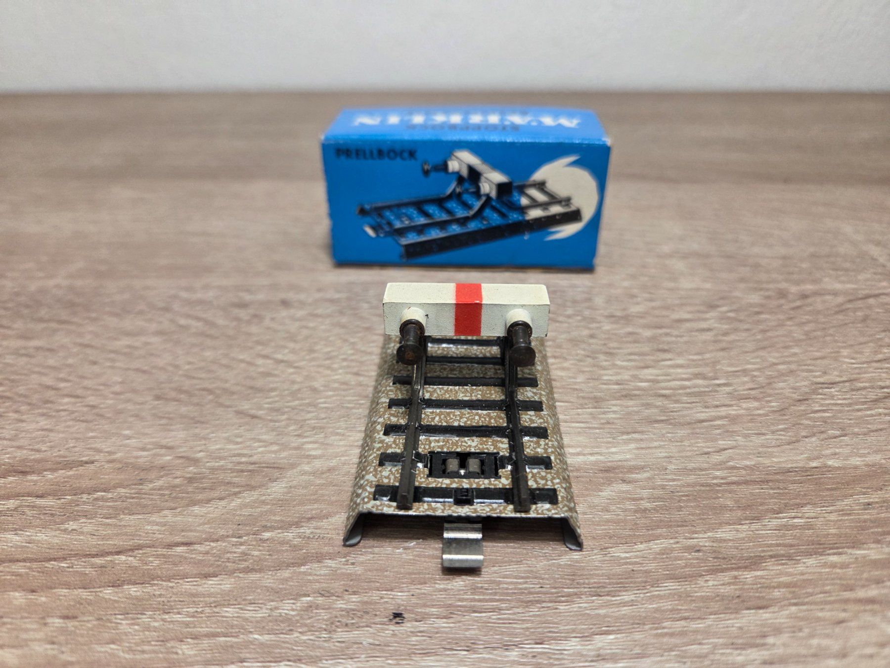 Märklin Modellini di ferrovie: Märklin 7190 Prellbock M H0 – Usato da St-Aubin-Sauges venduto da Lo_Go