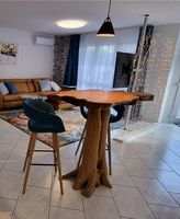 Natur trifft Design: exklusiver Wurzel-Bar-/ Hochtisch
