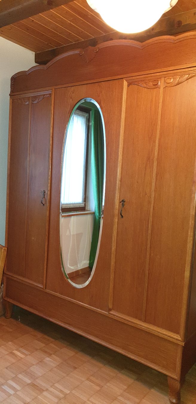 Lits: Ancienne chambre complète – D'occasion à Cortébert par fli_yk5q 1
