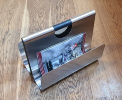 Blomus WACTOR Zeitungsständer aus geschliffenem Chromstahl