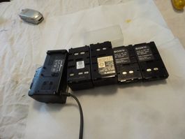 SONY.KAMERA ALTE DOPPEL SYSTEM LADEGERAT-4 STK ANTIK BATTRY