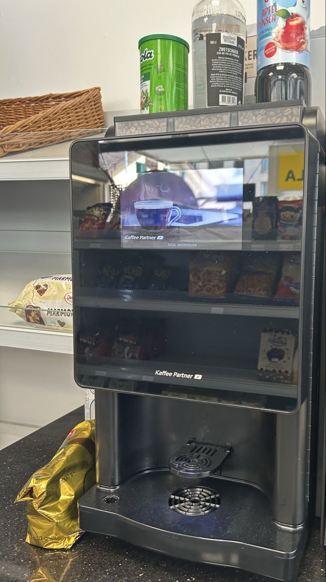Macchine per caffè & Macchine per espresso: Kaffee Partner Vollautomat mit Milchschaum, Service Fällig – Usato da Uznach venduto da Kushmanguli 5