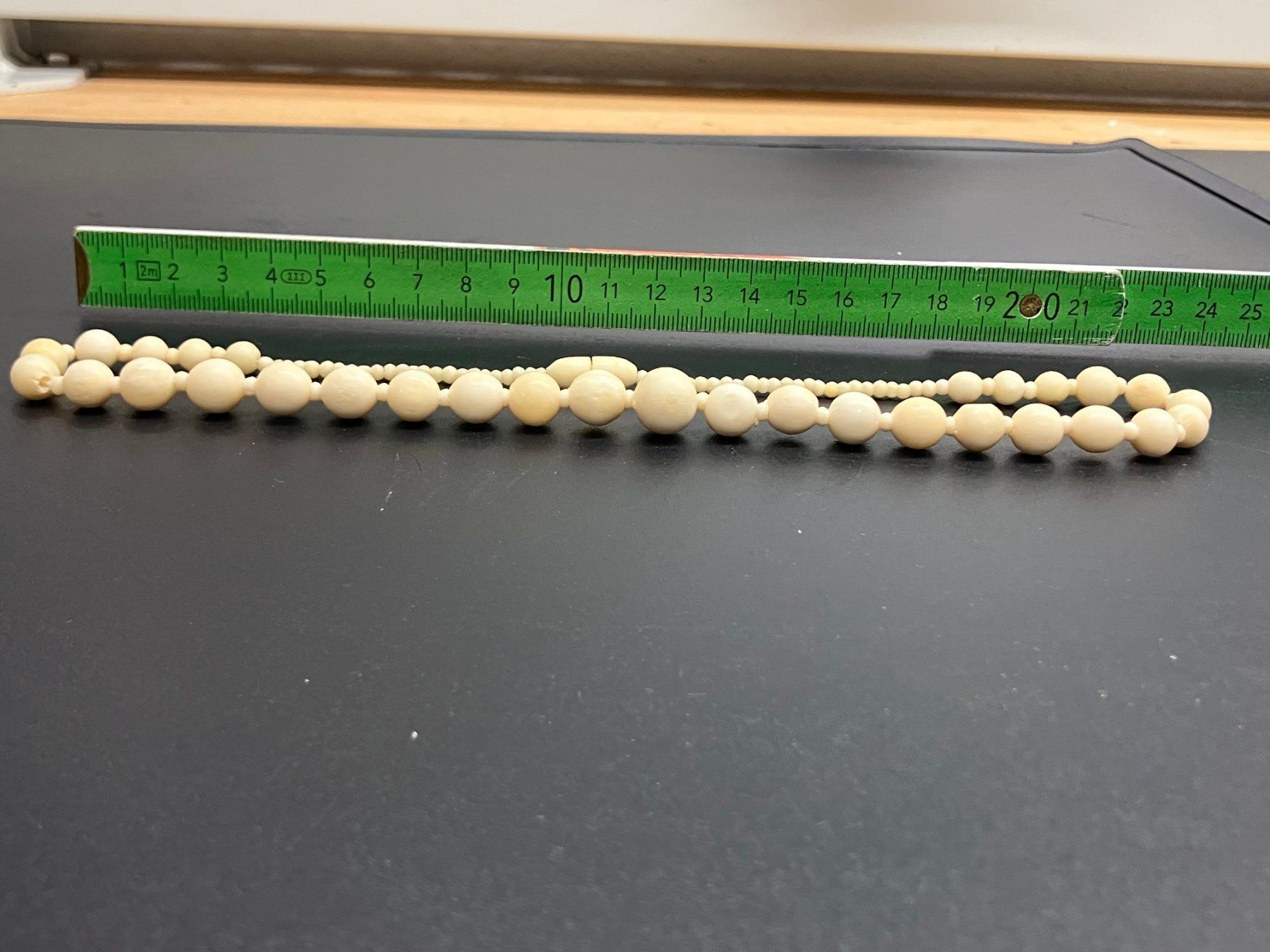 Catenine: Collana vintage in osso / dente – Usato da Origlio venduto da Zeto.81 1