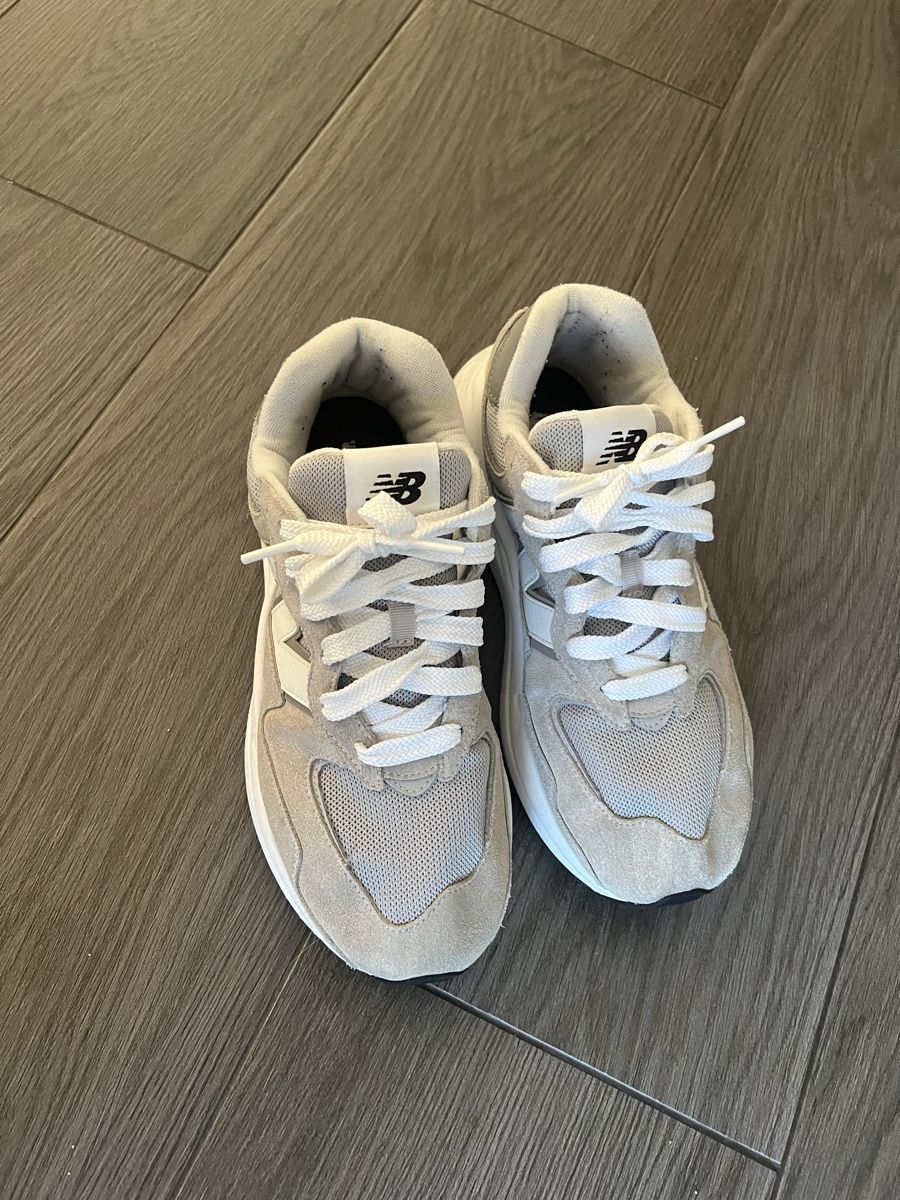 New Balance Scarpe da uomo: New Balance 5740 Grises – Nuovo (secondo la descrizione) da Villars-Ste-Croix venduto da Maaaat 2