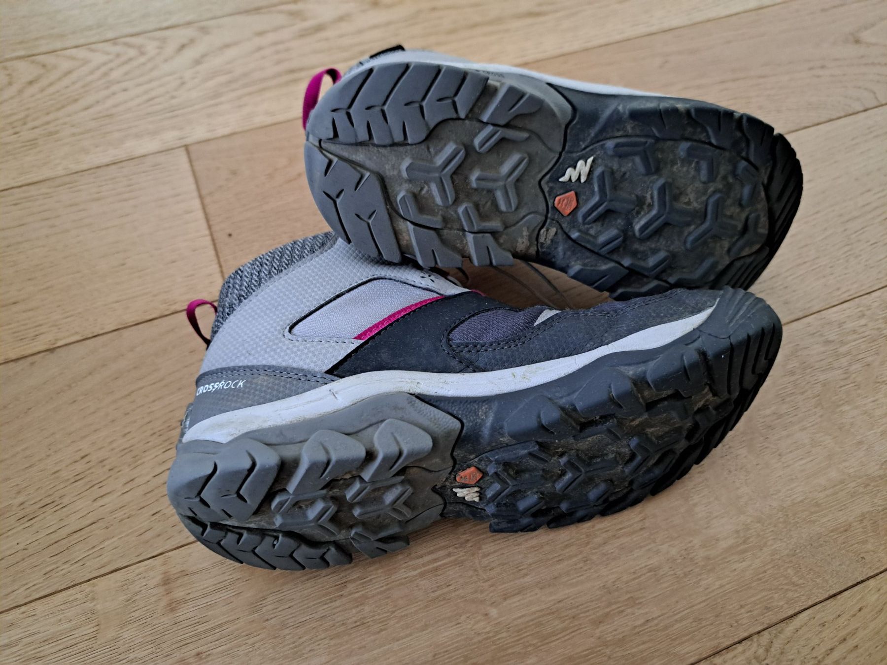 Decathlon Chaussures garçon: Wanderschuhe Quechua Crossrock Grösse 35 – D'occasion à Perlen par Sarah1985 2