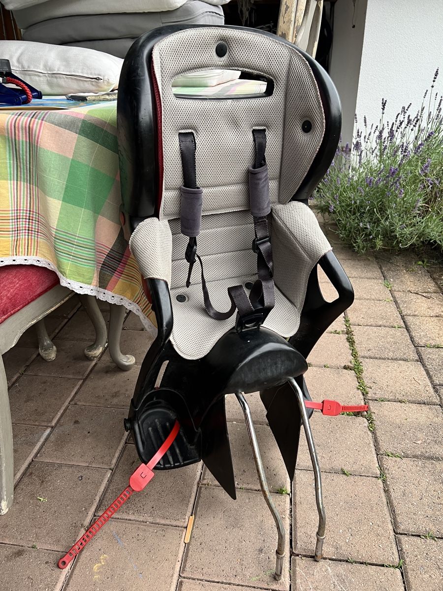 Britax Römer Seggiolini per auto: Bike seat including adaptor – Usato da Wettingen venduto da Violete01