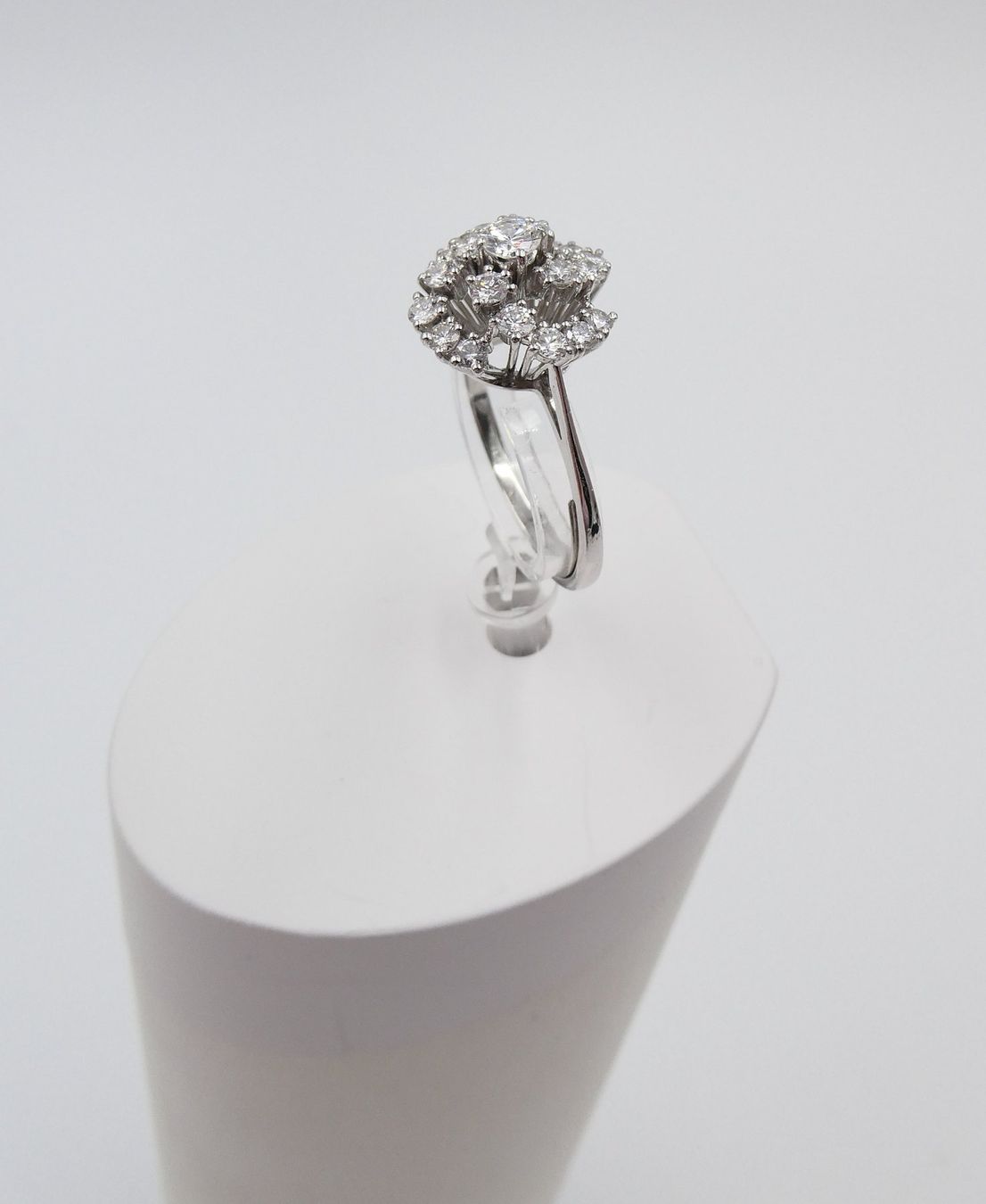 Ringe: VINTAGE DIAMANT RING IN 750 WEISSGOLD – Gebraucht aus Luzern von EdiGem 4