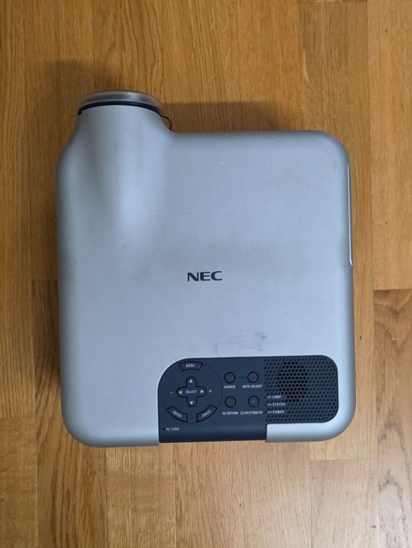 Nec Proiettori: NEC LT260 Beamer/Projektor – Usato da Bern venduto da KavIndustries 1
