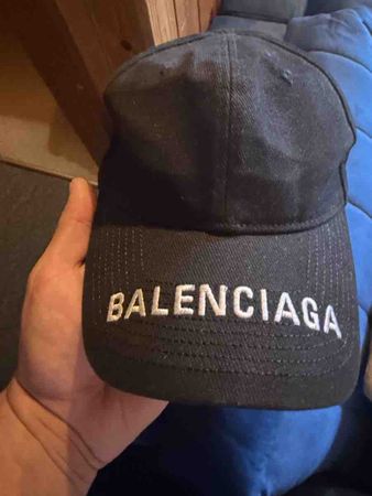 Casquette Balenciaga noire logo blanc en parfait état