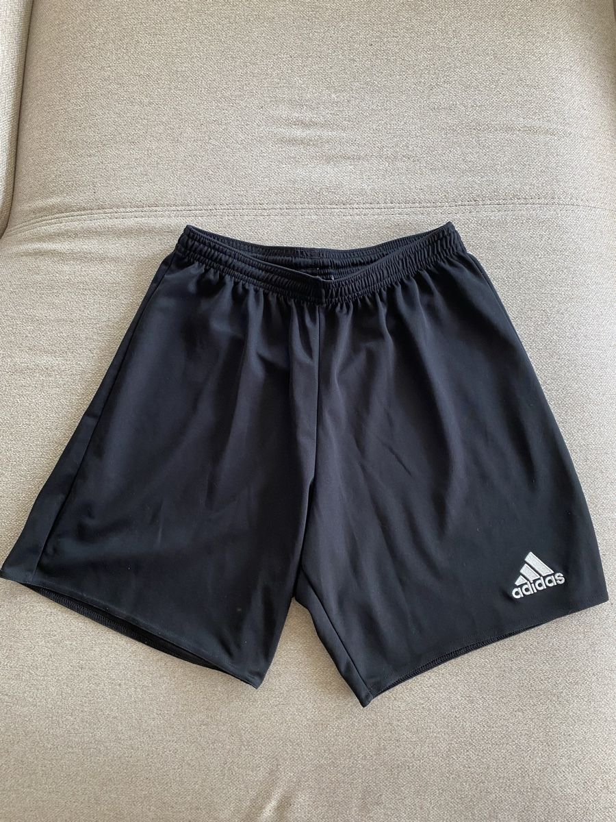 Adidas Pantaloni: Short Adidas noir taille S bon état – Usato da Rossemaison venduto da Carduelis