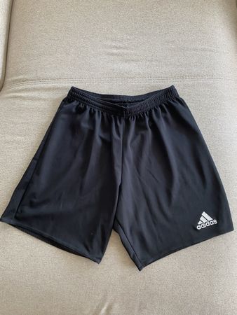 Short Adidas noir taille S bon état