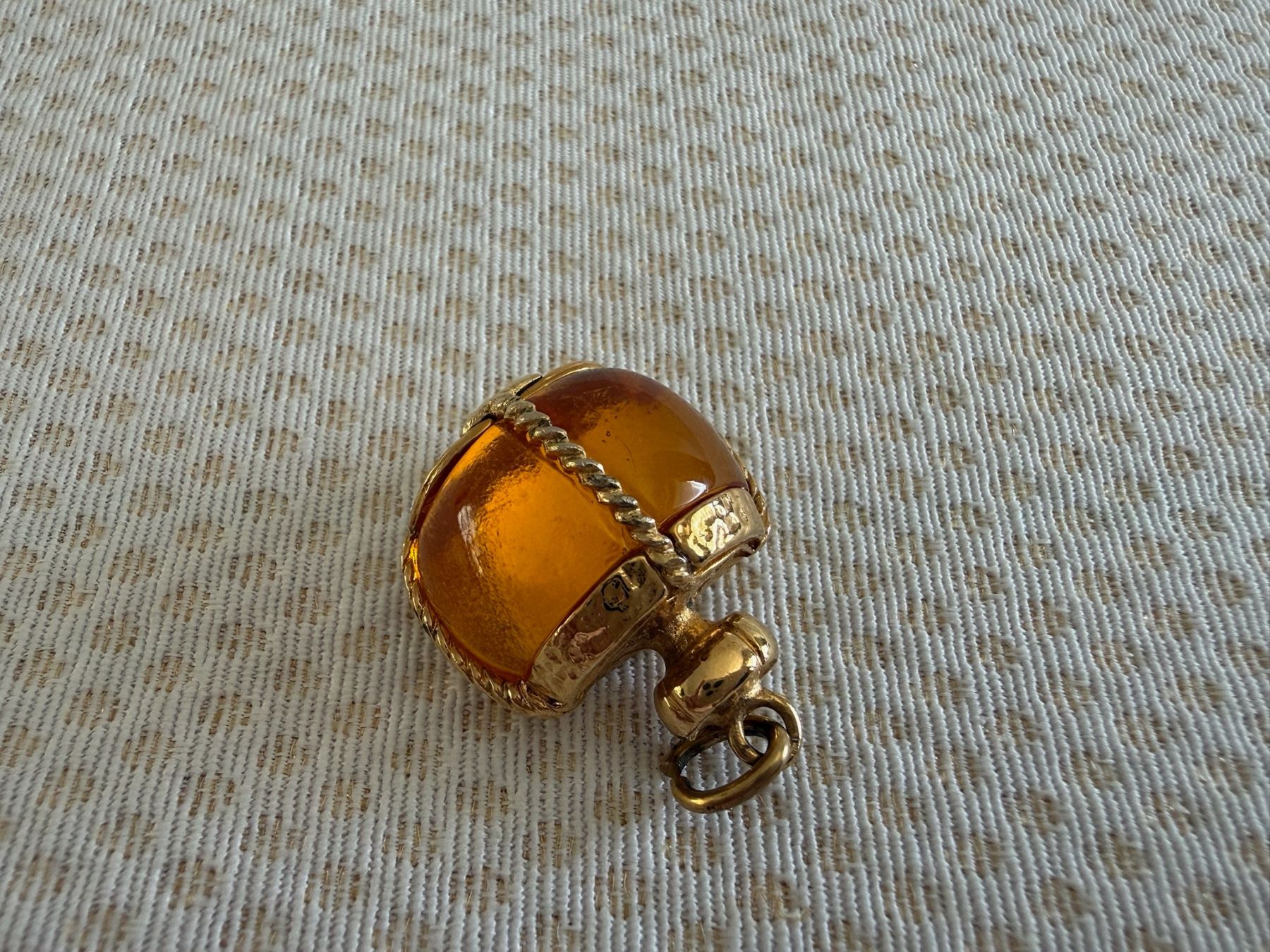 Saint Laurent Ciondoli: Saint Laurent - Champagne - pendentif – Usato da Sion venduto da accroshoes 3