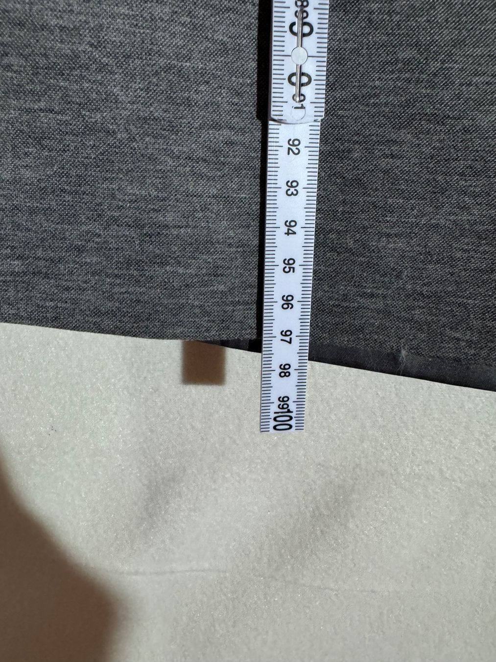Vestiti: Graues Etuikleid Gr. M – Usato da Grosswangen venduto da second_hand_dress 1