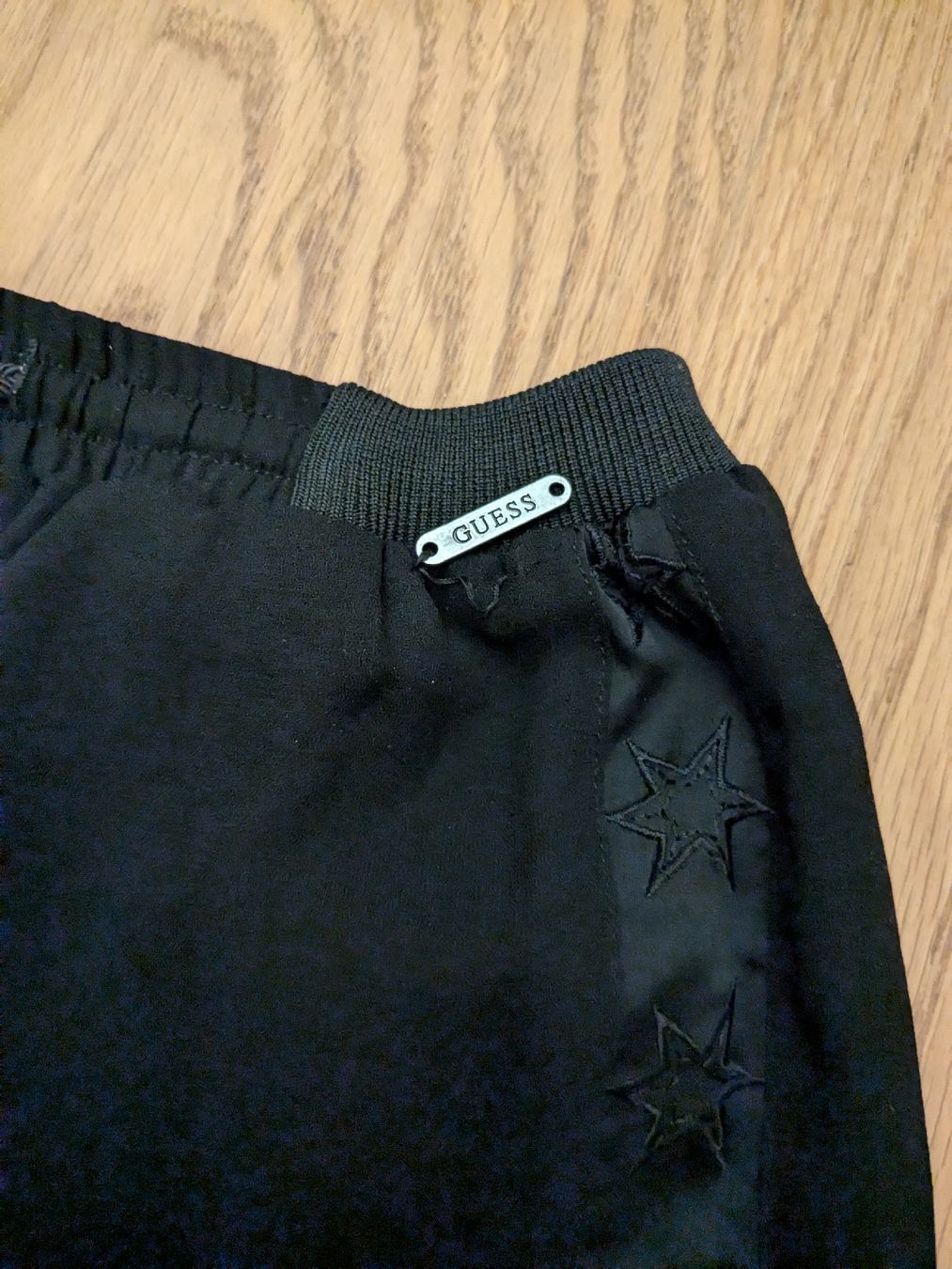 Guess Hosen: Guess Hose Damen schwarz Gr. 25 – Gebraucht aus Küssnacht am Rigi von schweizerrose 1
