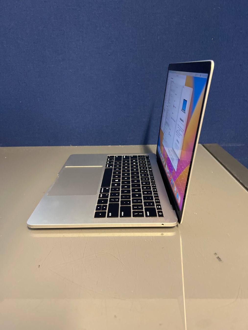 Apple Notebook: MacBook Pro 13" 2017 Silber Display Verfärbung Defekt #53 – Difettoso da Dietikon venduto da speedkauf 2
