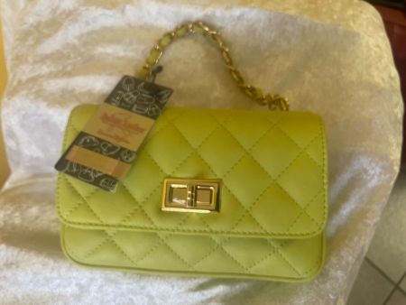 Sac à bandoulière ou à main vert clair matelassé  cuir neuf