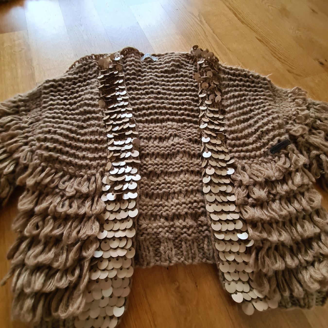 Jacken: Kuschelige Strickjacke mit Pailletten Gr. one Size – Gebraucht aus Zofingen von nena-0809 1