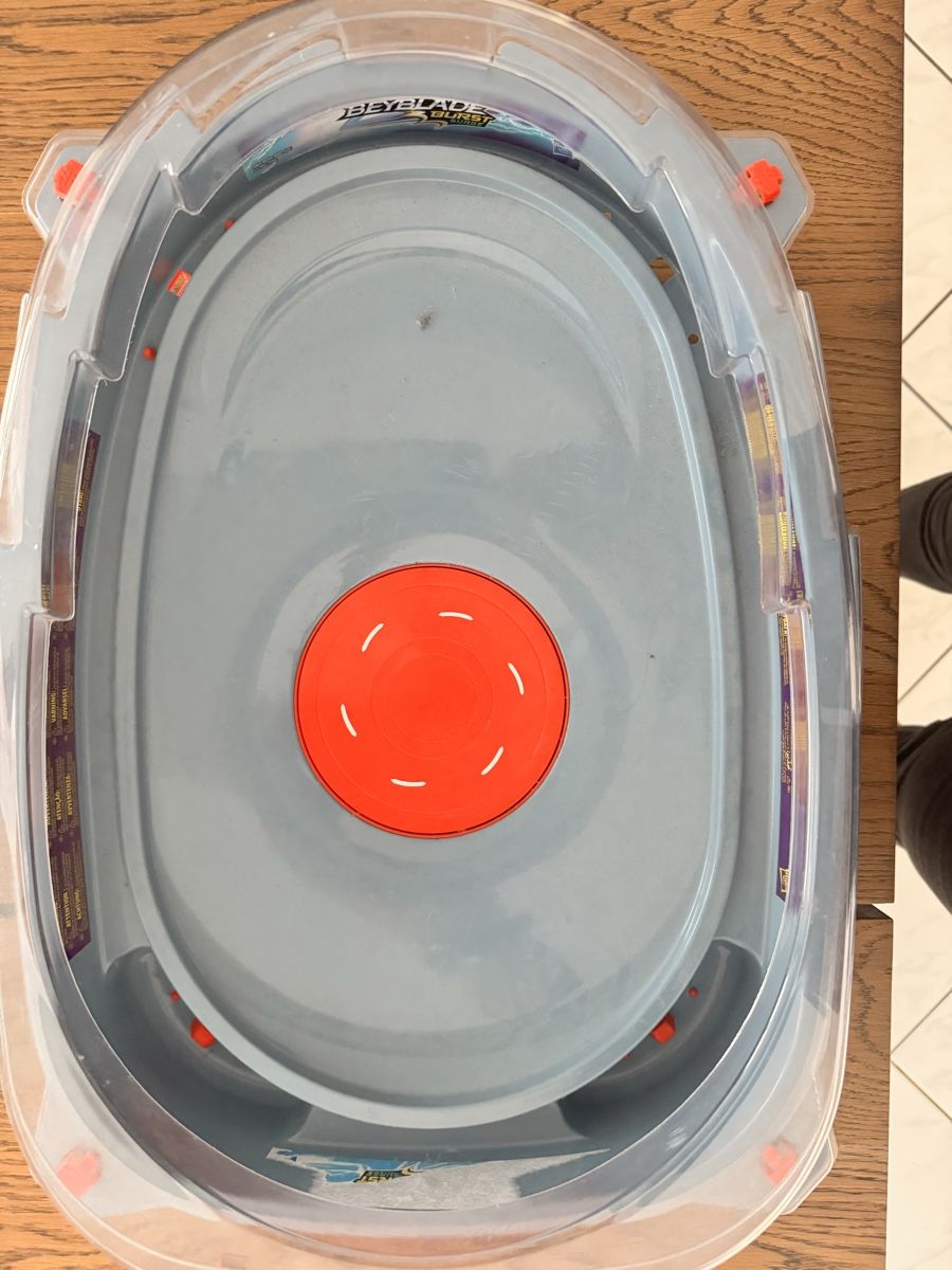 Giocattoli: Beyblade Arena – Usato da Wallenwil venduto da Mutternehmerin 2