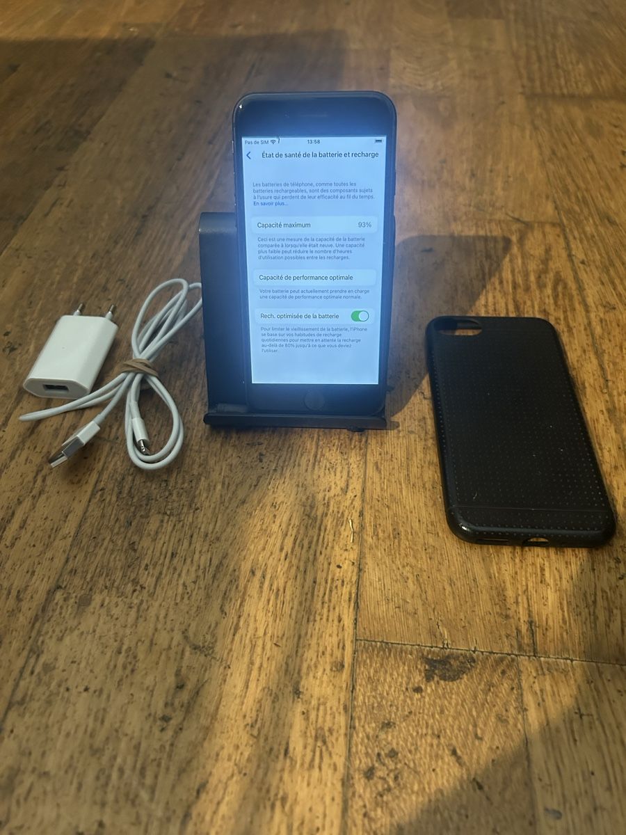 Apple Handys / Smartphones: iPhone 8, 256GB, Black, Batterie à 93%.  – Neu (gemäss Beschreibung) aus Biel/Bienne von Djemel-Boughrassa 2