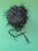 1 Knäuel Flausgarn Schwarz/Hellblau ca. 30 gr. Restposten
