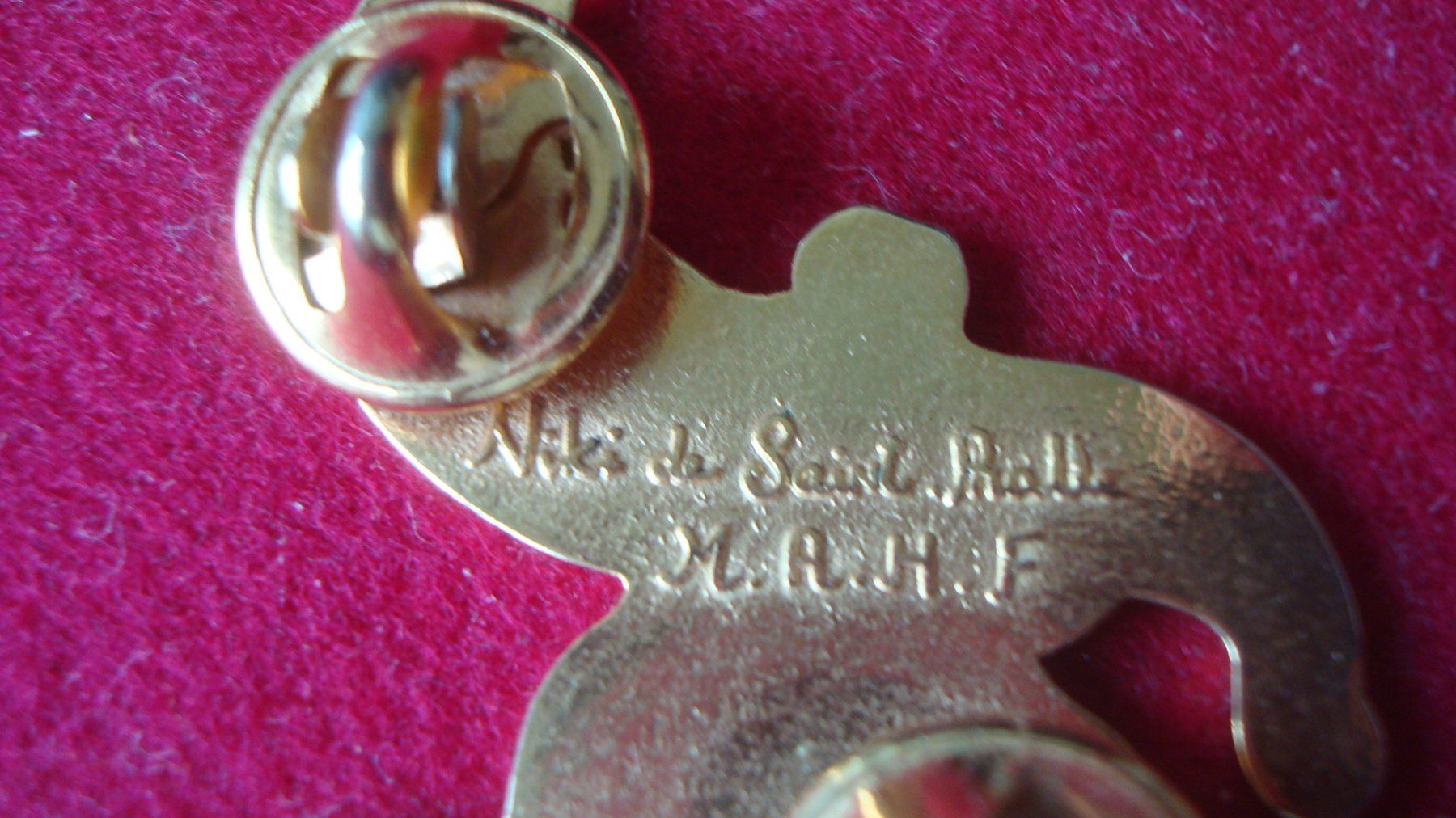 Placchette & Badge: Niki de Saint Phalle Pin – Usato da Münchenstein venduto da Pesci6 1