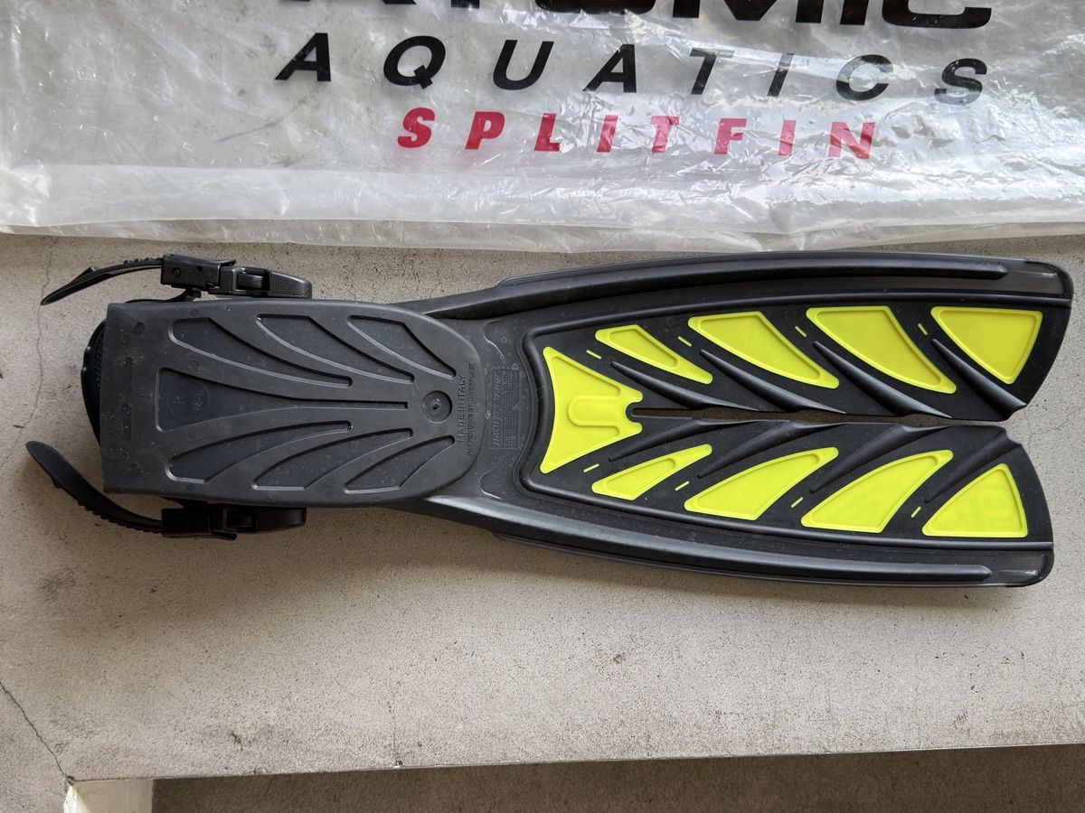 Pinne, Maschere & Boccagli: Atomic Aquatics SplitFin Tauchflossen M-L mit Originalbeutel – Usato da Zürich venduto da wiedese 4