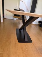 Table en bois vitrifiée avec pied central 100 x 200 cm