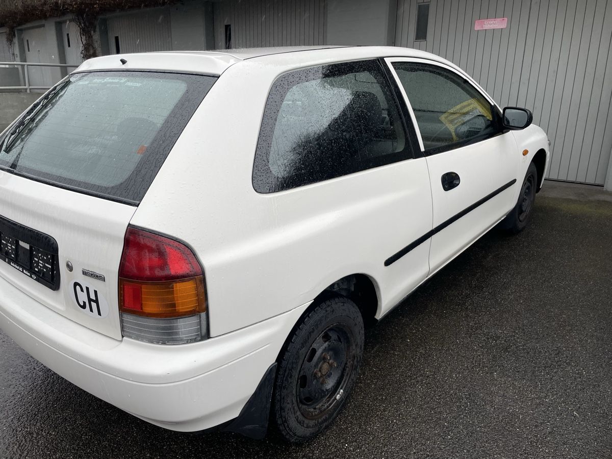 Mazda Automobili: Mazda 323, 1.3 l, top Alltagsauto – Usato da Wollerau venduto da k.vintage 1