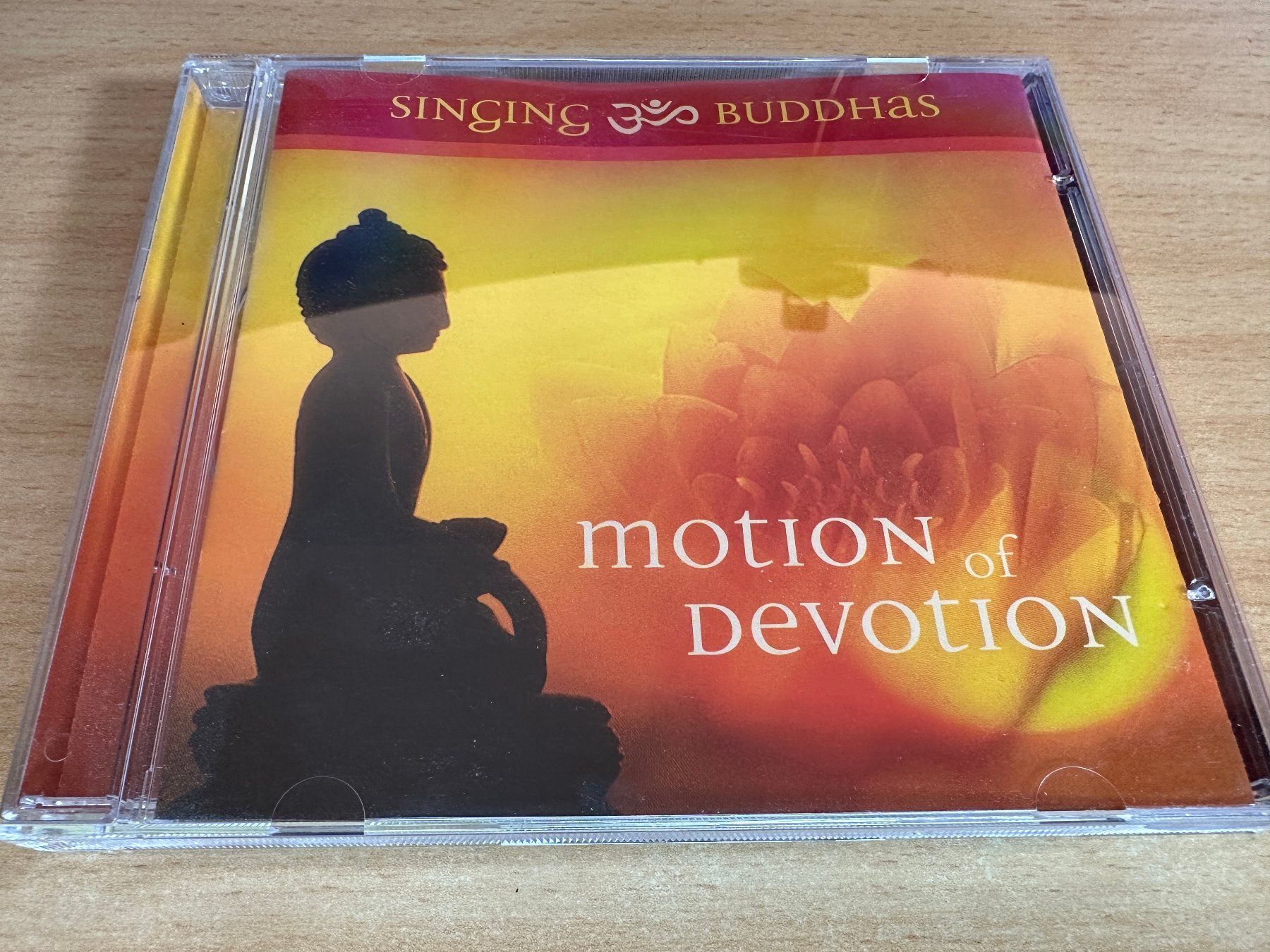 CD: Singing Buddhas – Motion Of Devotion – Usato da Rikon im Tösstal venduto da Alpenmutz