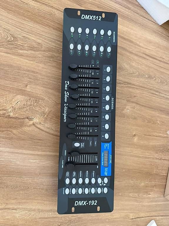 Sistema di controllo: Contrôleur DMX 512  gestion éclairage DJ – Usato da La Chaux-de-Fonds venduto da vmateus