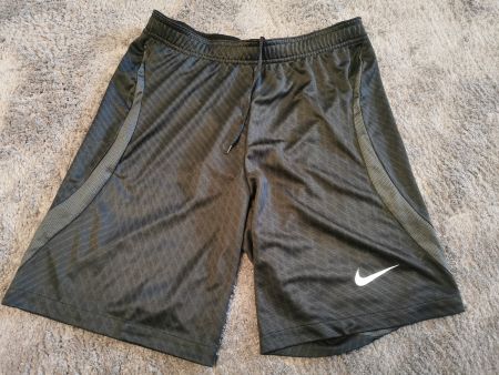 Nike Shorts Dri-Fit Slim Fit Gr. S Neu