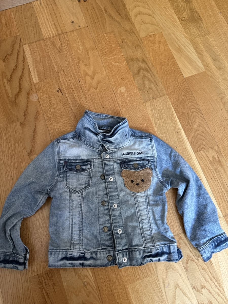 Hosen: Kinder Jeansjacke Grösse 92 – Gebraucht aus Ottikon von Domito