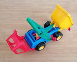 LENA® 04150 - Aktive, Kipper mit Spielfigur, Sandspielzeug
