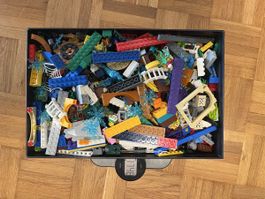 Div. Legoteile mit Schachtel ca. 1.9 Kg gem Fotos