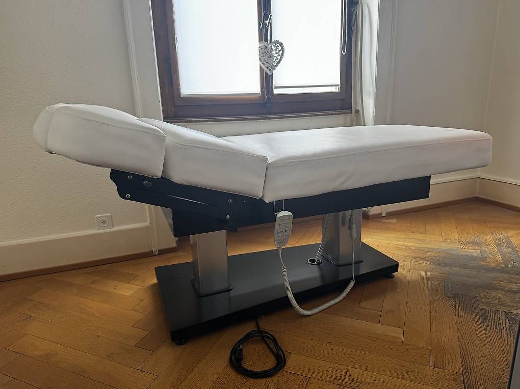 Lettini & sedie per cosmetici: Table de Soin Électrique Bellezi® - Motorisation LINAK – Usato da Sierre venduto da MitchSamio 1